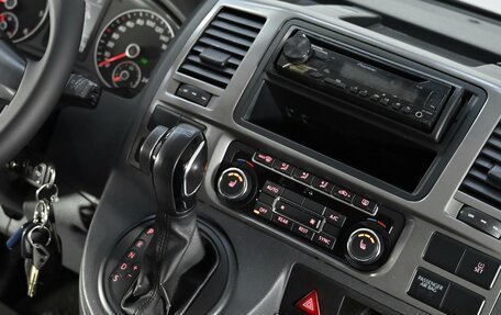 Volkswagen Caravelle T5, 2013 год, 2 299 000 рублей, 8 фотография