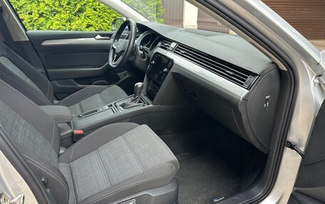 Volkswagen Passat B8 рестайлинг, 2020 год, 2 450 000 рублей, 10 фотография
