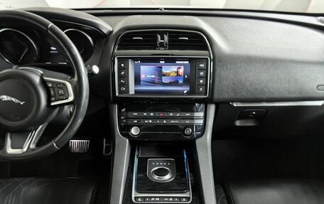 Jaguar F-Pace, 2017 год, 2 359 000 рублей, 15 фотография