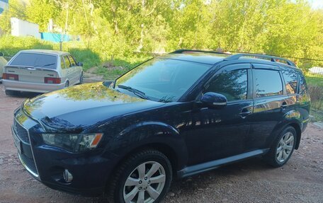 Mitsubishi Outlander III рестайлинг 3, 2011 год, 1 000 000 рублей, 11 фотография