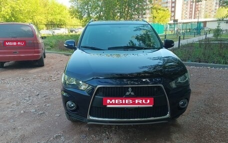Mitsubishi Outlander III рестайлинг 3, 2011 год, 1 000 000 рублей, 2 фотография