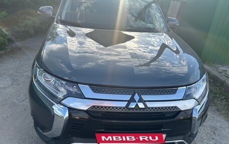 Mitsubishi Outlander III рестайлинг 3, 2018 год, 2 180 000 рублей, 4 фотография