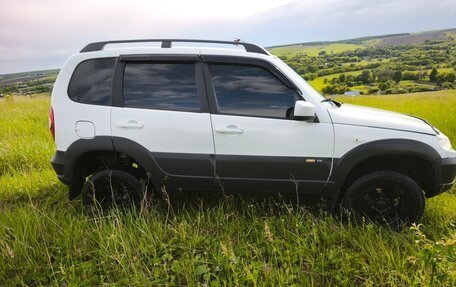 Chevrolet Niva I рестайлинг, 2016 год, 690 000 рублей, 4 фотография