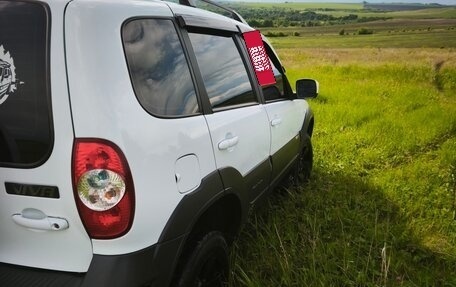 Chevrolet Niva I рестайлинг, 2016 год, 690 000 рублей, 3 фотография