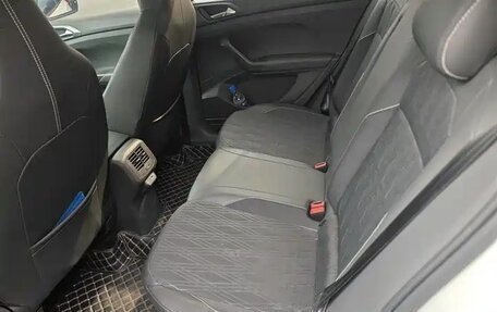 Volkswagen T-Roc I, 2021 год, 1 450 000 рублей, 16 фотография
