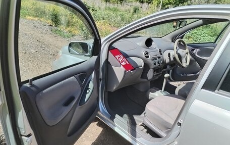 Toyota Platz, 2000 год, 270 000 рублей, 13 фотография