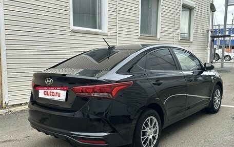 Hyundai Solaris II рестайлинг, 2021 год, 1 750 000 рублей, 4 фотография
