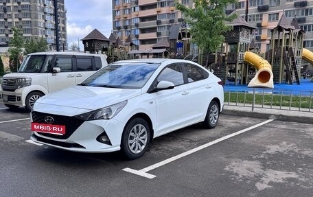 Hyundai Solaris II рестайлинг, 2020 год, 1 300 000 рублей, 3 фотография