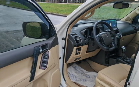 Toyota Land Cruiser Prado 150 рестайлинг 2, 2014 год, 3 500 000 рублей, 2 фотография