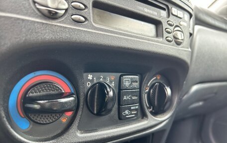 Nissan Almera, 2004 год, 20 фотография
