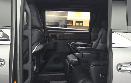 Toyota Alphard, 2026 год, 13 700 000 рублей, 8 фотография
