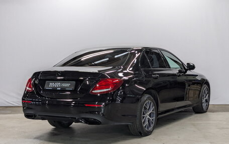 Mercedes-Benz E-Класс, 2019 год, 3 650 000 рублей, 5 фотография