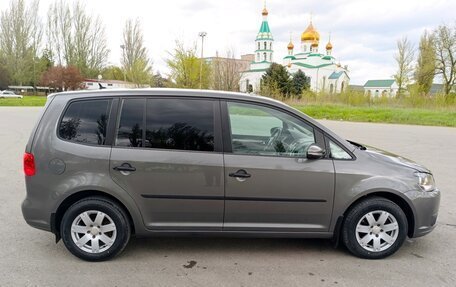 Volkswagen Touran III, 2011 год, 1 050 000 рублей, 6 фотография