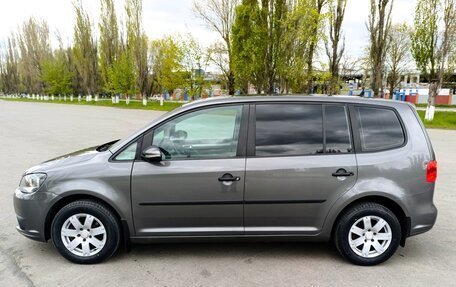 Volkswagen Touran III, 2011 год, 1 050 000 рублей, 2 фотография