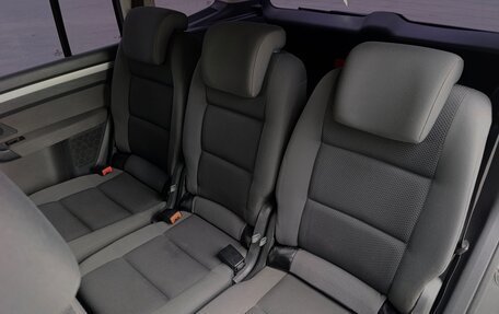 Volkswagen Touran III, 2011 год, 1 050 000 рублей, 21 фотография