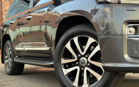 Toyota Land Cruiser 200, 2018 год, 7 920 000 рублей, 9 фотография