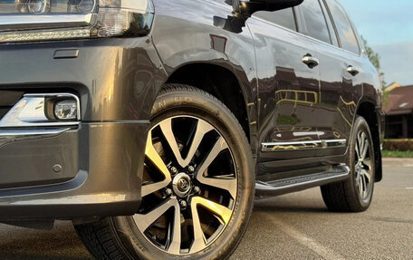 Toyota Land Cruiser 200, 2018 год, 7 920 000 рублей, 5 фотография
