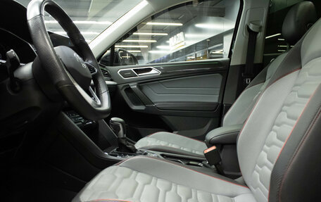 Volkswagen Tiguan II, 2023 год, 4 379 000 рублей, 10 фотография