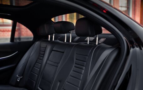Mercedes-Benz E-Класс, 2018 год, 2 900 000 рублей, 19 фотография