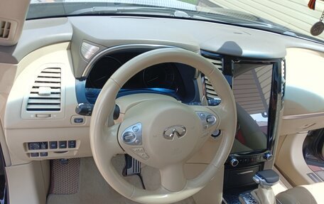 Infiniti QX70, 2015 год, 3 200 000 рублей, 10 фотография