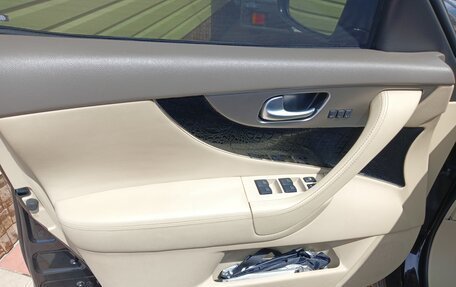 Infiniti QX70, 2015 год, 3 200 000 рублей, 11 фотография