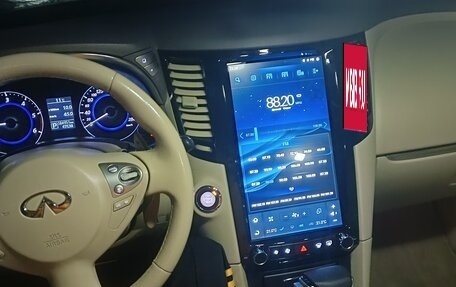 Infiniti QX70, 2015 год, 3 200 000 рублей, 16 фотография