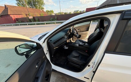 Honda Vezel, 2017 год, 1 650 000 рублей, 4 фотография