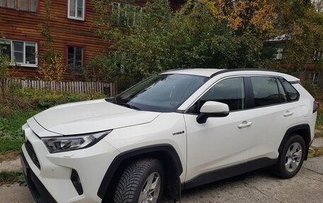 Toyota RAV4, 2021 год, 4 300 000 рублей, 2 фотография