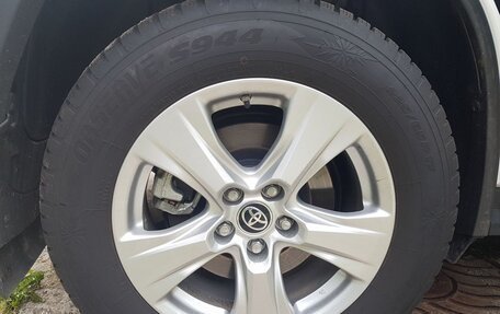 Toyota RAV4, 2021 год, 4 300 000 рублей, 10 фотография