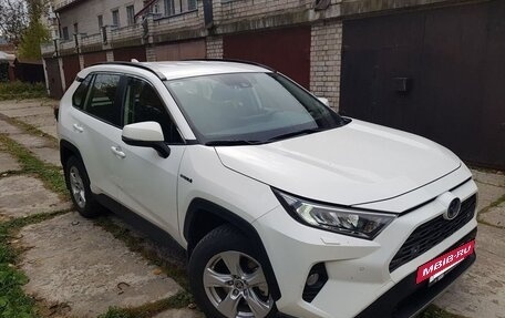 Toyota RAV4, 2021 год, 4 300 000 рублей, 3 фотография