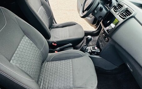 Renault Logan II, 2017 год, 879 000 рублей, 8 фотография