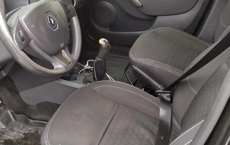 Renault Logan II, 2017 год, 800 000 рублей, 8 фотография