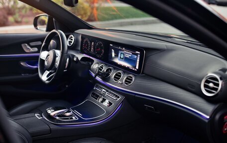 Mercedes-Benz E-Класс, 2018 год, 2 900 000 рублей, 16 фотография