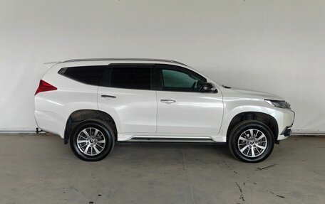 Mitsubishi Pajero Sport III рестайлинг, 2017 год, 2 750 000 рублей, 8 фотография