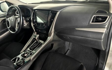 Mitsubishi Pajero Sport III рестайлинг, 2017 год, 2 750 000 рублей, 9 фотография