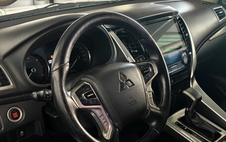 Mitsubishi Pajero Sport III рестайлинг, 2017 год, 2 750 000 рублей, 12 фотография