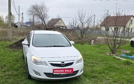 Opel Astra J, 2011 год, 580 000 рублей, 2 фотография