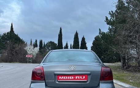Toyota Avensis III рестайлинг, 2003 год, 620 000 рублей, 3 фотография