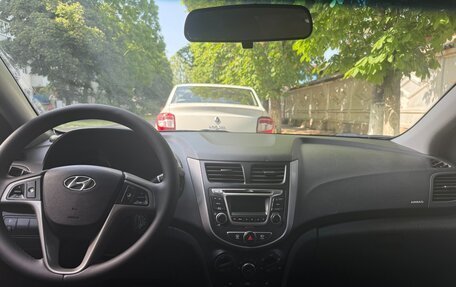 Hyundai Solaris II рестайлинг, 2015 год, 700 000 рублей, 4 фотография