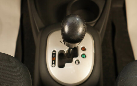 Toyota Yaris III рестайлинг, 2007 год, 649 000 рублей, 17 фотография
