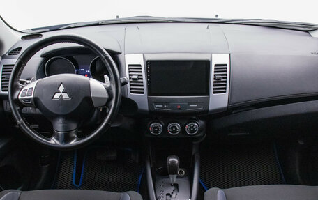 Mitsubishi Outlander III рестайлинг 3, 2011 год, 1 240 000 рублей, 14 фотография