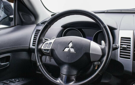 Mitsubishi Outlander III рестайлинг 3, 2011 год, 1 240 000 рублей, 16 фотография