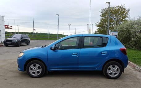 Renault Sandero II рестайлинг, 2015 год, 700 000 рублей, 2 фотография