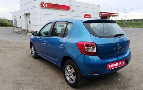 Renault Sandero II рестайлинг, 2015 год, 700 000 рублей, 3 фотография