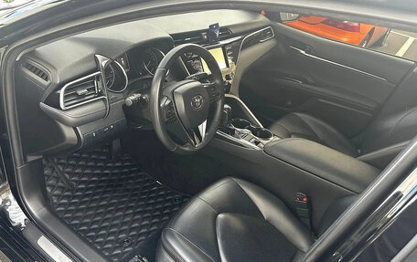 Toyota Camry, 2018 год, 2 450 000 рублей, 3 фотография