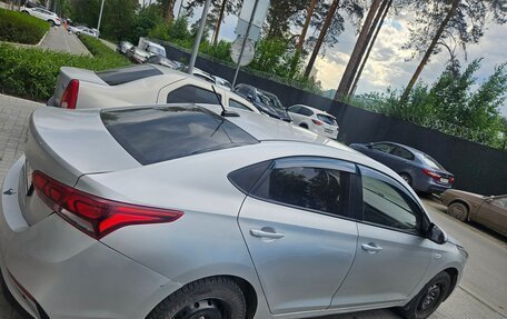 Hyundai Solaris II рестайлинг, 2017 год, 550 000 рублей, 4 фотография