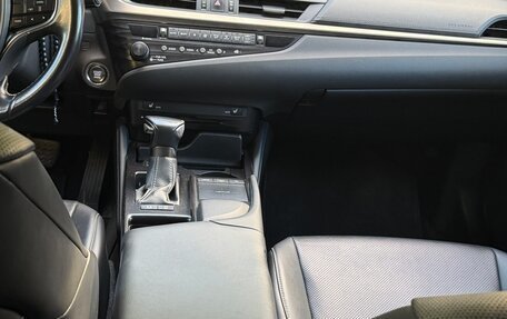 Lexus ES VII, 2019 год, 3 299 999 рублей, 1 фотография