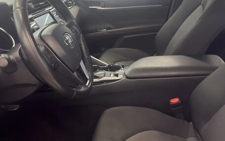 Toyota Camry, 2018 год, 2 850 000 рублей, 7 фотография