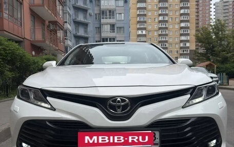 Toyota Camry, 2018 год, 2 850 000 рублей, 5 фотография