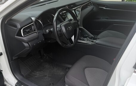 Toyota Camry, 2018 год, 2 850 000 рублей, 16 фотография